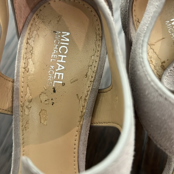 Michael Michael Kors Berkeley T Strap Sandals - Picture 3 of 7